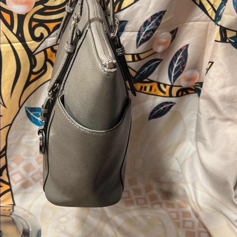 Michael Kors Charlotte Large Saffiano Leather Top-Zip Tote Bag. - Picture 7 of 16